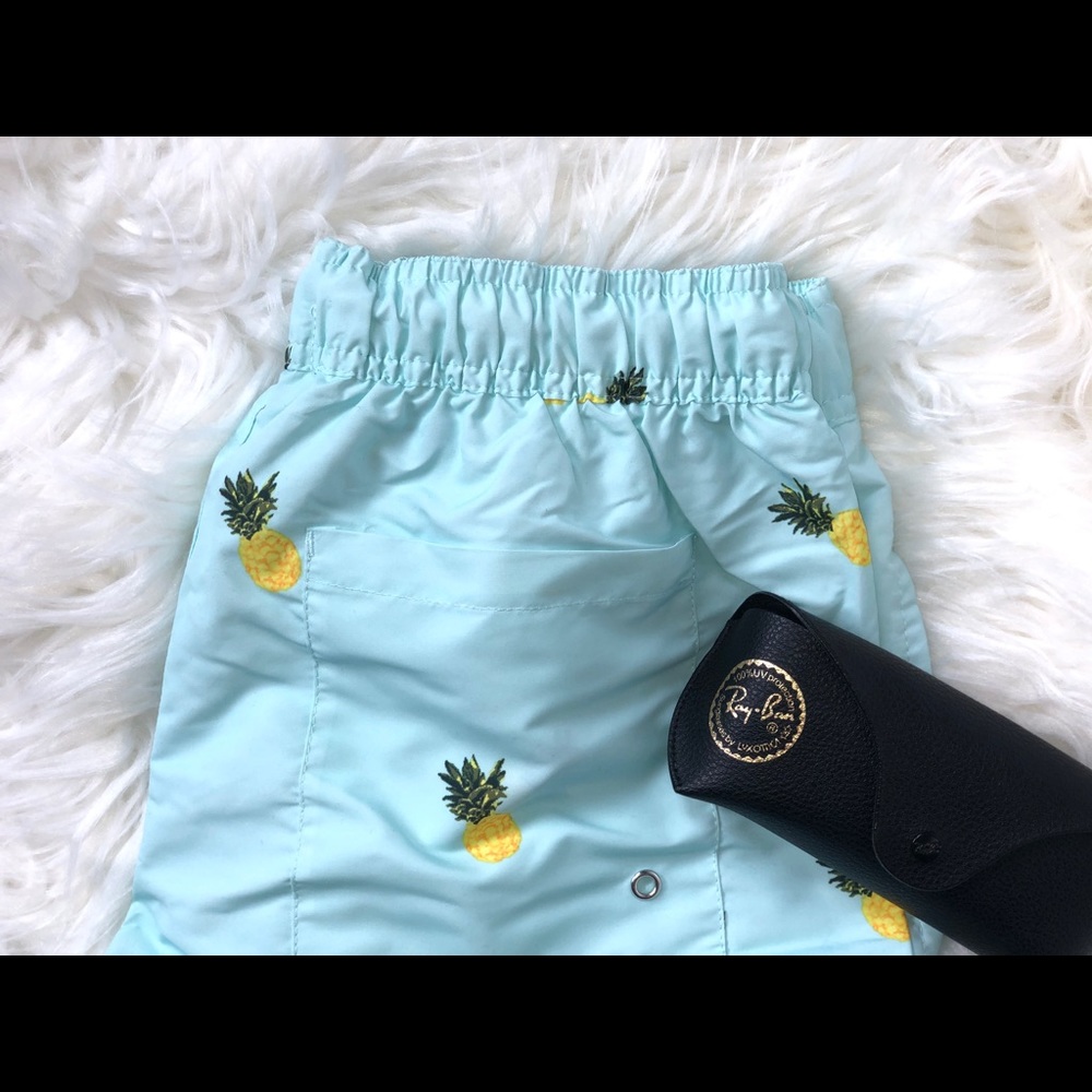 Men’s Medium Blue Pineapple Swim Trunks